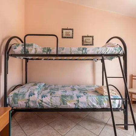 Tara House * פולה